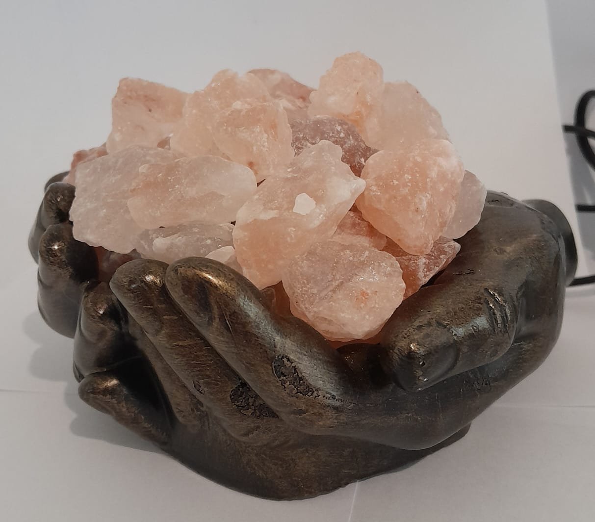 LAMPARA DE SAL MANO DORADA